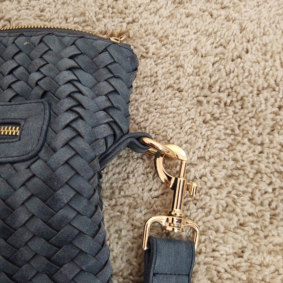 Neiman Marcus Convertible Shoulder Bag Backpack Faux Leather Woven Blue Gold - Picture 4 of 9